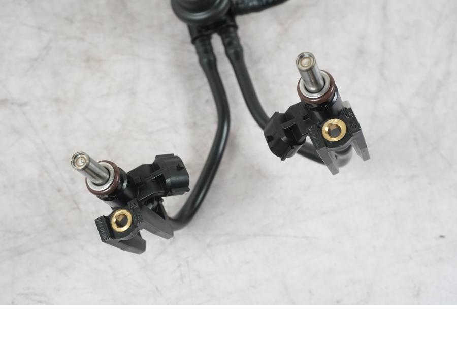 Snett uppifrån på Fuel Rail från en Ducati Multistrada V4 -2024 motorcykel.