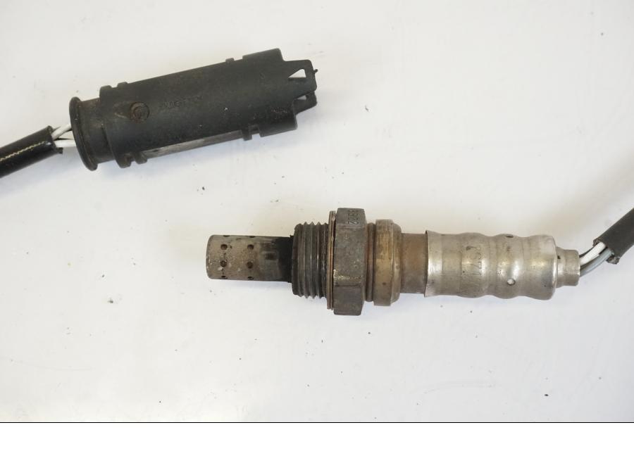 Höger sida på Lambdasond från en BMW R 1150 RS -2003 motorcykel.