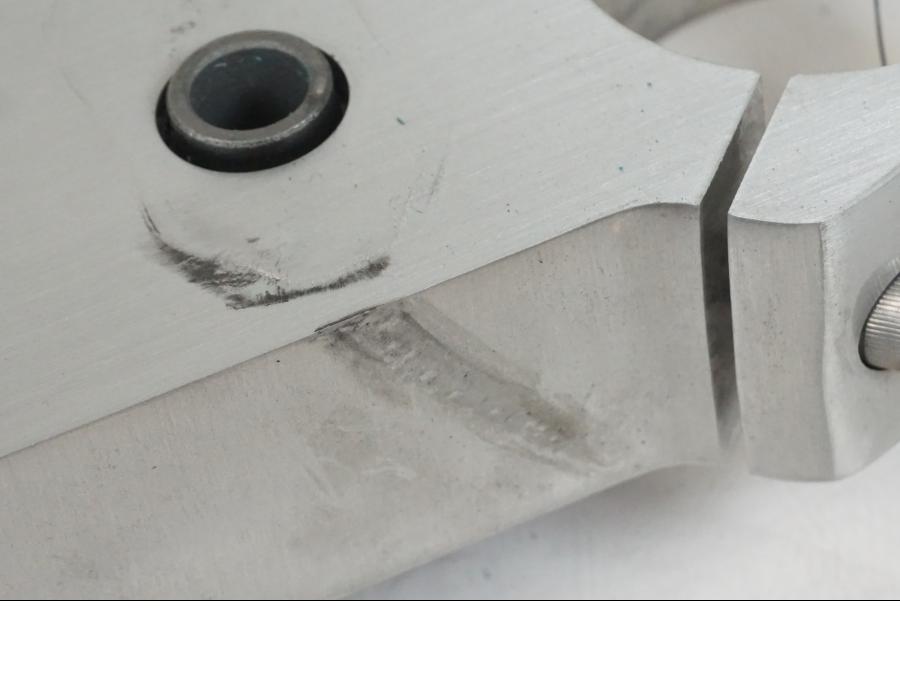 Baksidan på Gaffelkrona från en Suzuki VZR 1800 -2009 motorcykel.