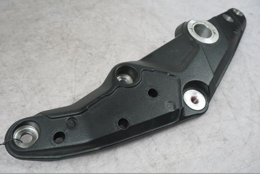 Höger sida på Ramdel från en Ducati Multistrada V4 -2024 motorcykel.