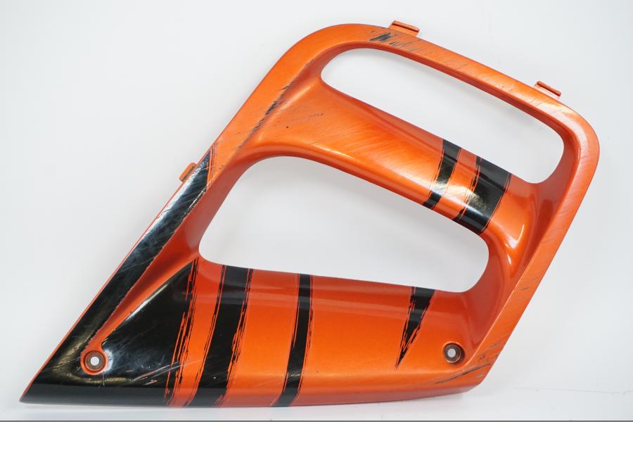 Vänster sida på Sidkåpa från en Honda CBR 600 -1998 motorcykel.