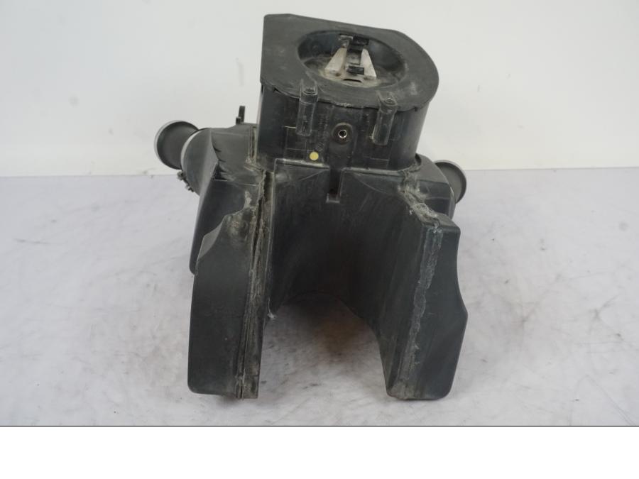 Höger sida på Luftburk från en BMW R 1150 GS -2002 motorcykel.