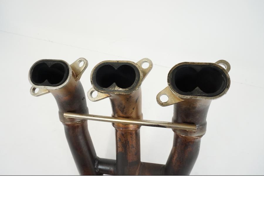 Baksidan på Grenrör från en Triumph Speed Triple -2008 motorcykel.