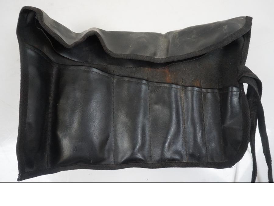 Baksidan på Verktyg från en BMW F 650 CS -2002 motorcykel.