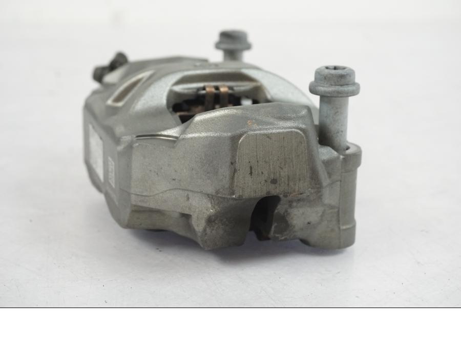 Baksidan på Bromsok från en KTM 1290 Super Duke R -2022 motorcykel.