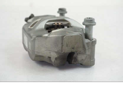 Baksidan på Bromsok från en KTM 1290 Super Duke R -2022 motorcykel.