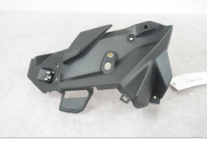 Framsidan på Strålkastarkåpa från en BMW F 800 R -2018 motorcykel.