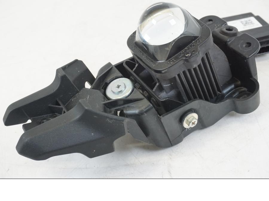 Snett uppifrån på Strålkastare från en Yamaha MT-09 -2021 motorcykel.