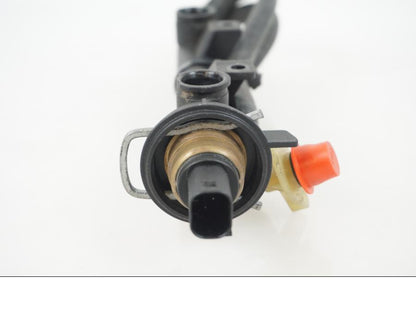 Höger sida på Fuel Rail från en BMW F 800 ST -2007 motorcykel.