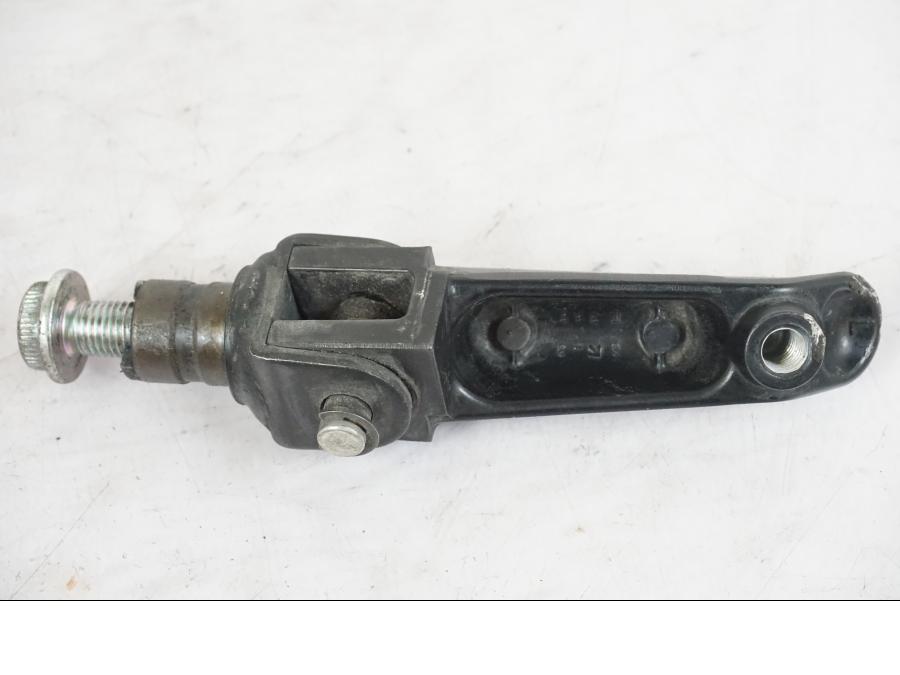 Höger sida på Fotpinne från en Suzuki GSX-S 1000 -2017 motorcykel.