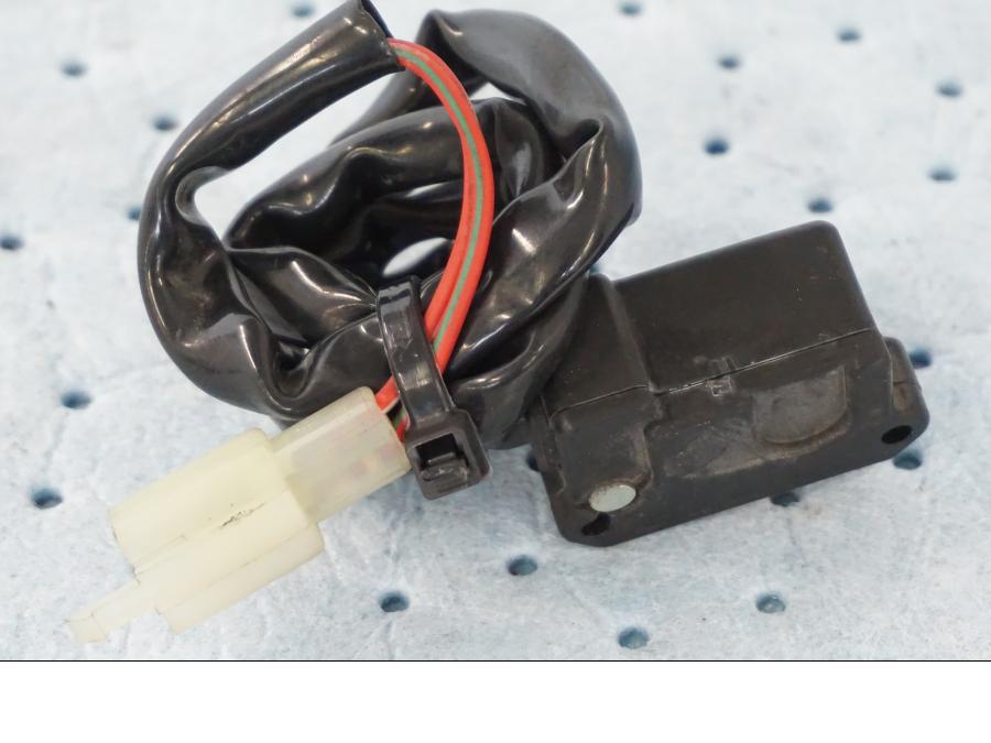 Baksidan på Bensinreservkontakt från en Yamaha XV 535 -1995 motorcykel.