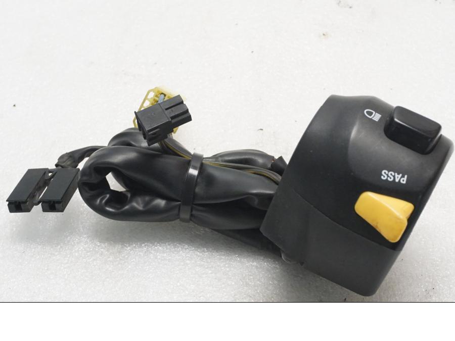 Baksidan på Styrelreglage från en Suzuki SV 650 -2006 motorcykel.