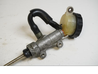 Baksidan på Bromshuvudcylinder från en Honda XRV 750 -1998 motorcykel.