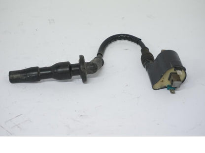 Snett uppifrån på Tändspole från en Honda CB 500 X -2015 motorcykel.