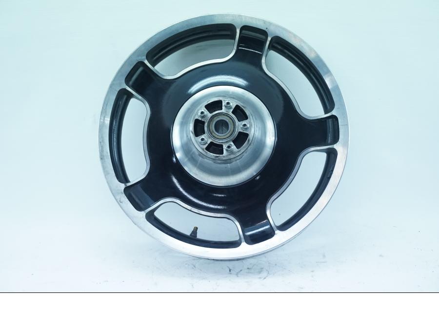 Höger sida på Fälg från en H-D Street Glide FLHX -2009 motorcykel.