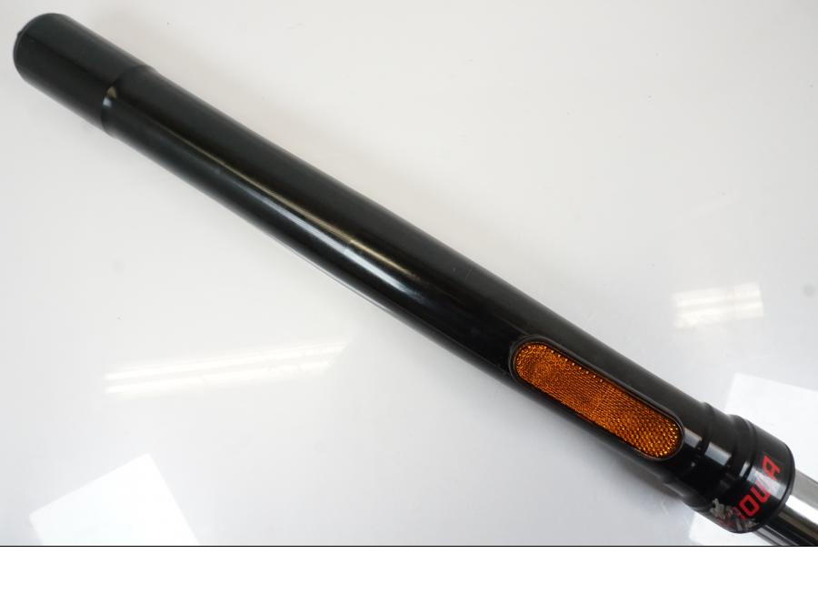 Extrabild2 på Gaffelben från en Triumph Trident -2021 motorcykel.