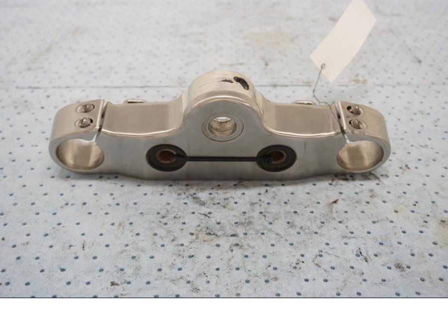 Baksidan på Gaffelkrona från en Yamaha XV 1600 -1999 motorcykel.