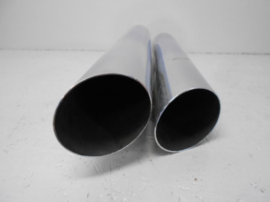 Höger sida på Ljuddämpare från en H-D Dyna Fat Bob FXDF -2013 motorcykel.