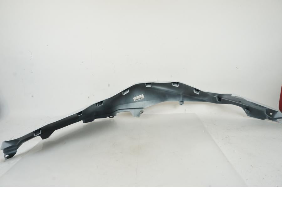 Snett nerifrån på Sidkåpa från en BMW F 750 GS -2019 motorcykel.