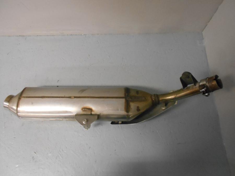 Höger sida på Ljuddämpare från en Honda CBF 1000 -2006 motorcykel.