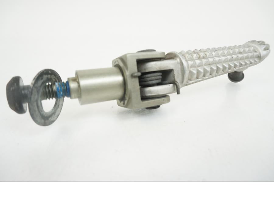 Framsidan på Fotpinne från en Yamaha YZF 1000 R1 -2002 motorcykel.