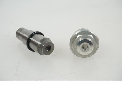 Baksidan på Kamkedjesträckare från en KTM 1290 Super Duke R -2021 motorcykel.