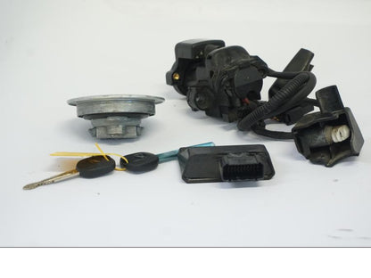 Baksidan på Låssats från en Honda CB 500 X -2015 motorcykel.