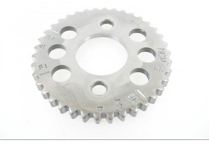 Höger sida på Kamkedjedrev från en Honda VFR 800 -2005 motorcykel.