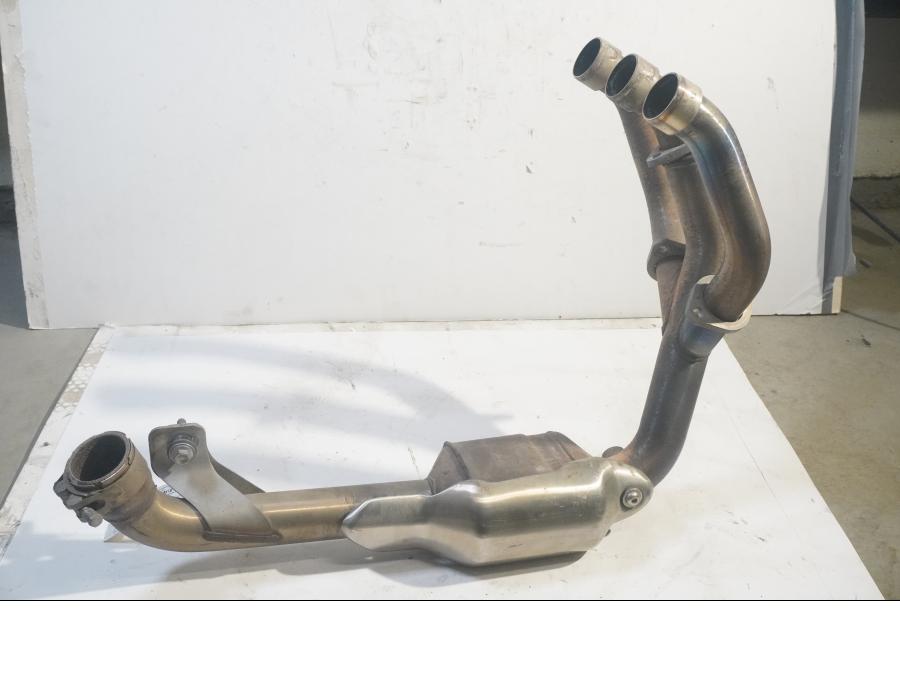 Framsidan på Grenrör från en Triumph Tiger 800 -2011 motorcykel.