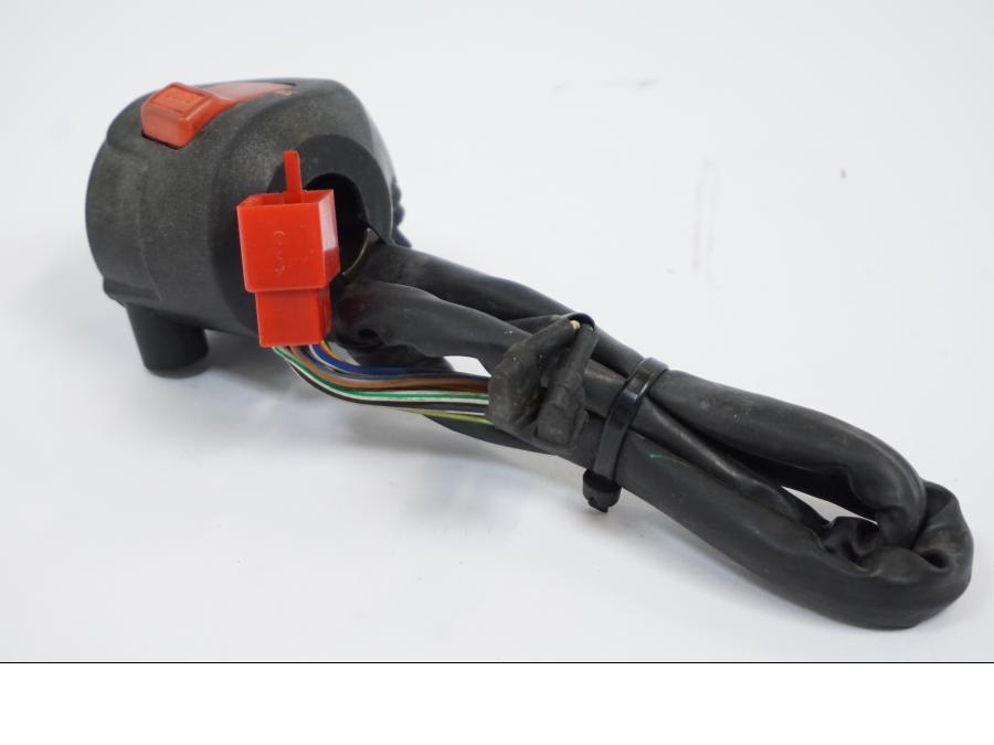 Baksidan på Styrelreglage från en Honda VFR 750 -1988 motorcykel.