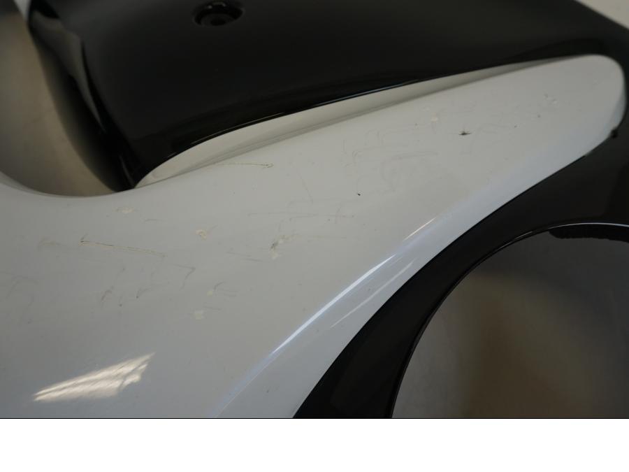 Vänster sida på Sidkåpa från en Suzuki GSX 1300 R -2017 motorcykel.