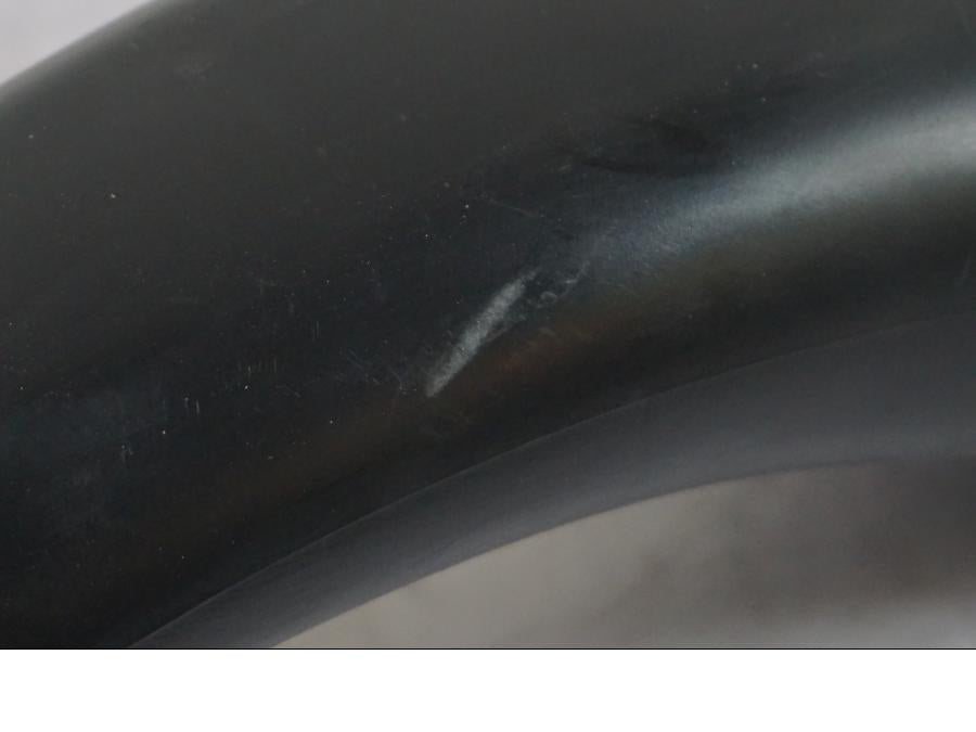 Baksidan på Luftrör från en BMW R 1200 R -2007 motorcykel.