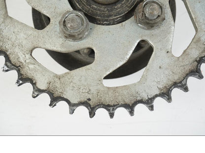 Vänster sida på Drevfäste från en Honda CBR 125 R -2006 motorcykel.