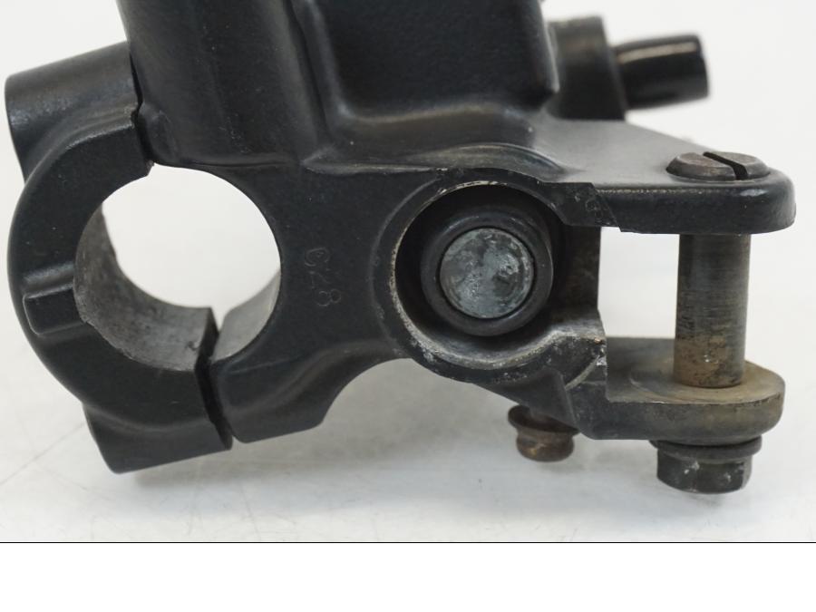 Vänster sida på Bromshuvudcylinder från en Kawasaki ZX-12R -2000 motorcykel.