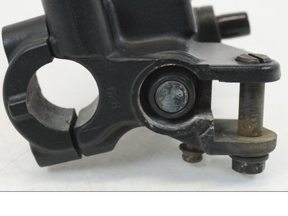 Vänster sida på Bromshuvudcylinder från en Kawasaki ZX-12R -2000 motorcykel.