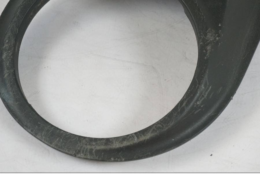 Snett uppifrån på Bensintankkonsoll från en KTM 1290 Super Duke R -2018 motorcykel.