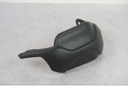 Höger sida på Handskydd från en Yamaha Tenere 700 -2022 motorcykel.