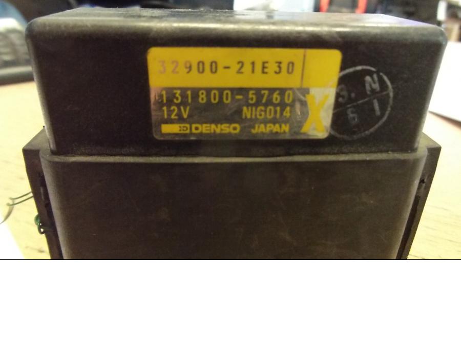 Baksidan på CDI / ECU från en Suzuki RF 600 R -1993 motorcykel.