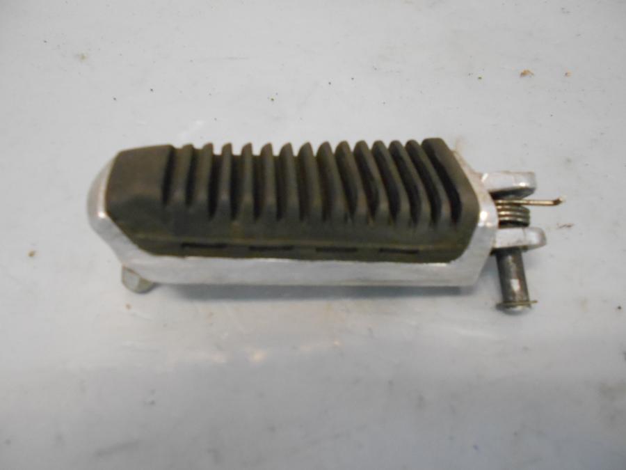 Framsidan på Fotpinne från en Suzuki GSX 1400 -2003 motorcykel.