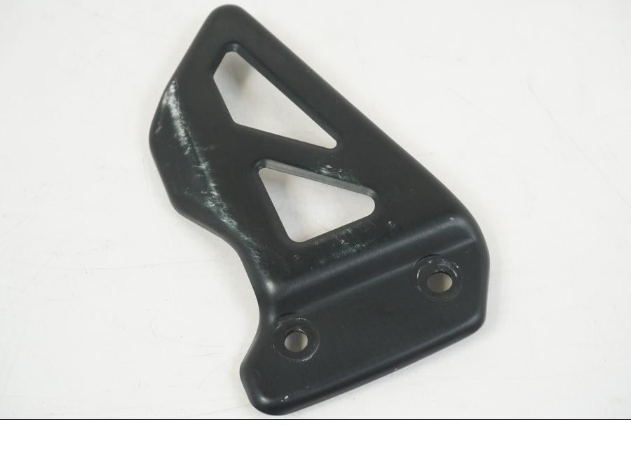 Baksidan på Fotpinnehälskydd från en Suzuki GSX-R 750 -2001 motorcykel.