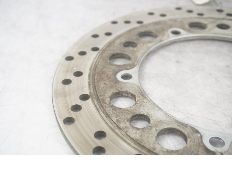 Baksidan på Bromsskiva från en Honda VT 600 C -1994 motorcykel.