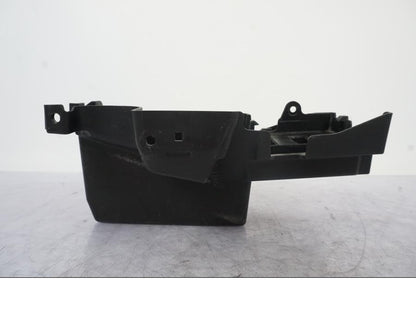 Vänster sida på Batterihållare från en Kawasaki ER-6N -2008 motorcykel.