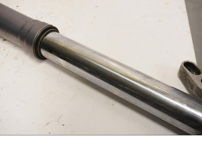 Höger sida på Gaffelben från en KTM 625 SMC -2005 motorcykel.