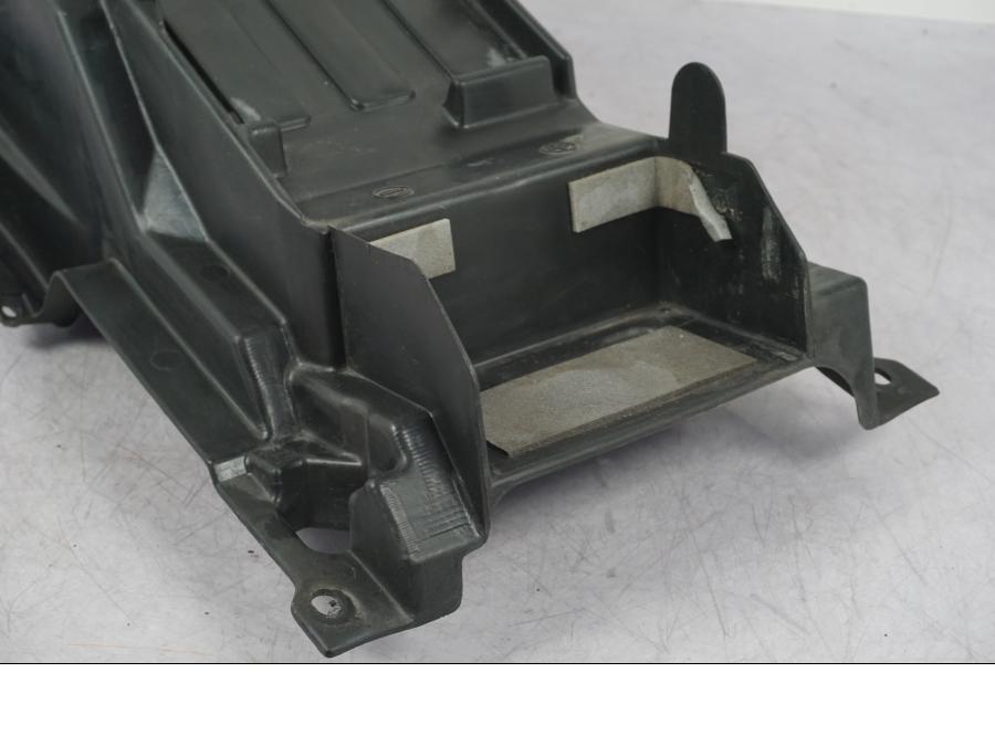 Baksidan på Undertail från en Suzuki GSX 1300 RX -1999 motorcykel.