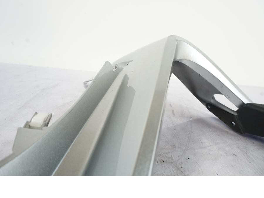 Vänster sida på Strålkastarkåpa från en Honda VFR 1200 -2010 motorcykel.