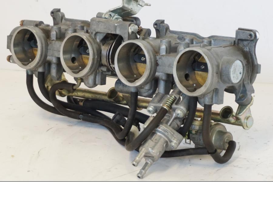 Vänster sida på Spjällhus från en Honda CBR 900 RR -2001 motorcykel.