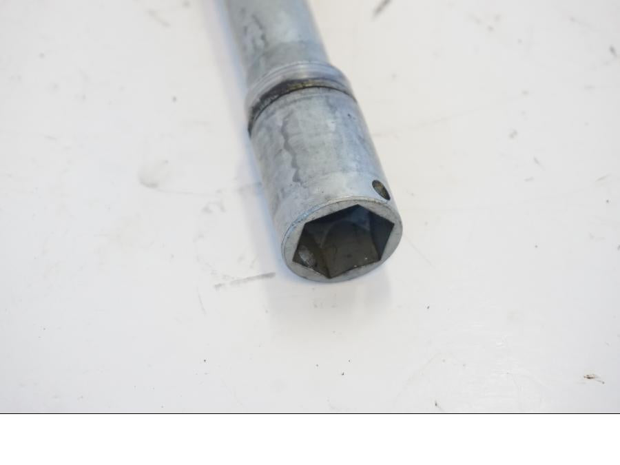 Vänster sida på Axel från en Honda CBR 900 RR -2001 motorcykel.