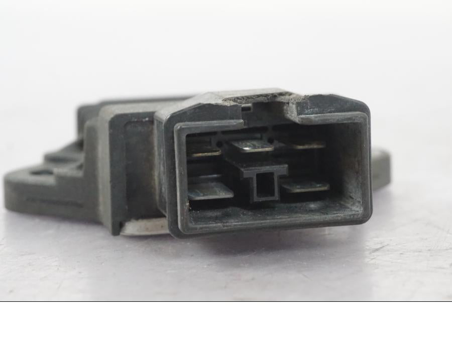 Höger sida på Likriktare från en Honda NT 650 V -2002 motorcykel.