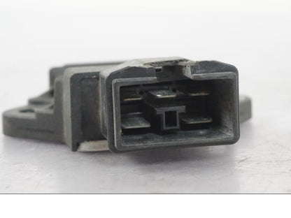 Höger sida på Likriktare från en Honda NT 650 V -2002 motorcykel.