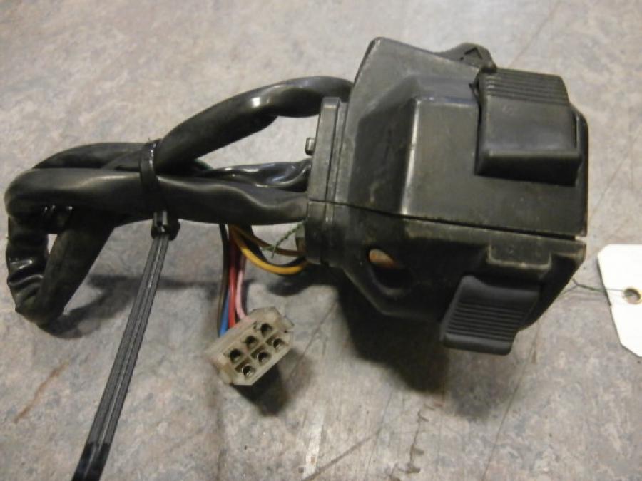 Baksidan på Styrelreglage från en Yamaha XV1000 -1983 motorcykel.